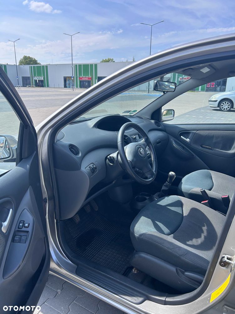 Toyota Yaris - 5