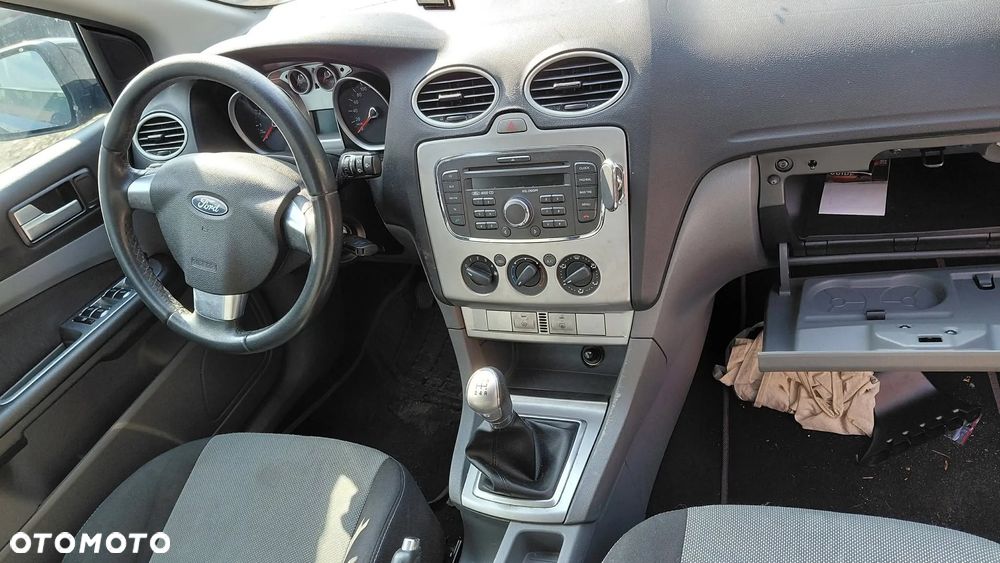 Na części: Ford Focus  Rok 2010 Pojemność 1596 Moc 74 kw Benzyna - 4
