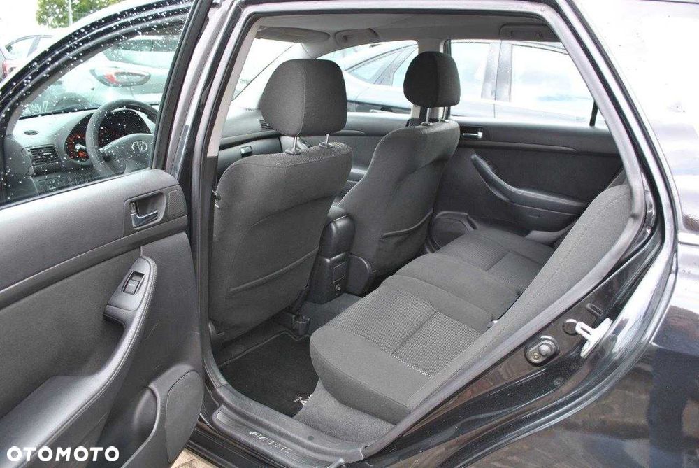 Toyota Avensis - 6