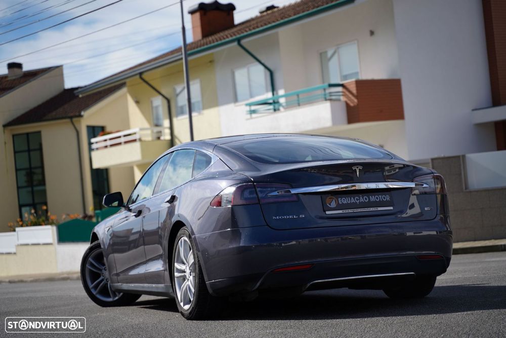 Tesla Model S 85D - 4