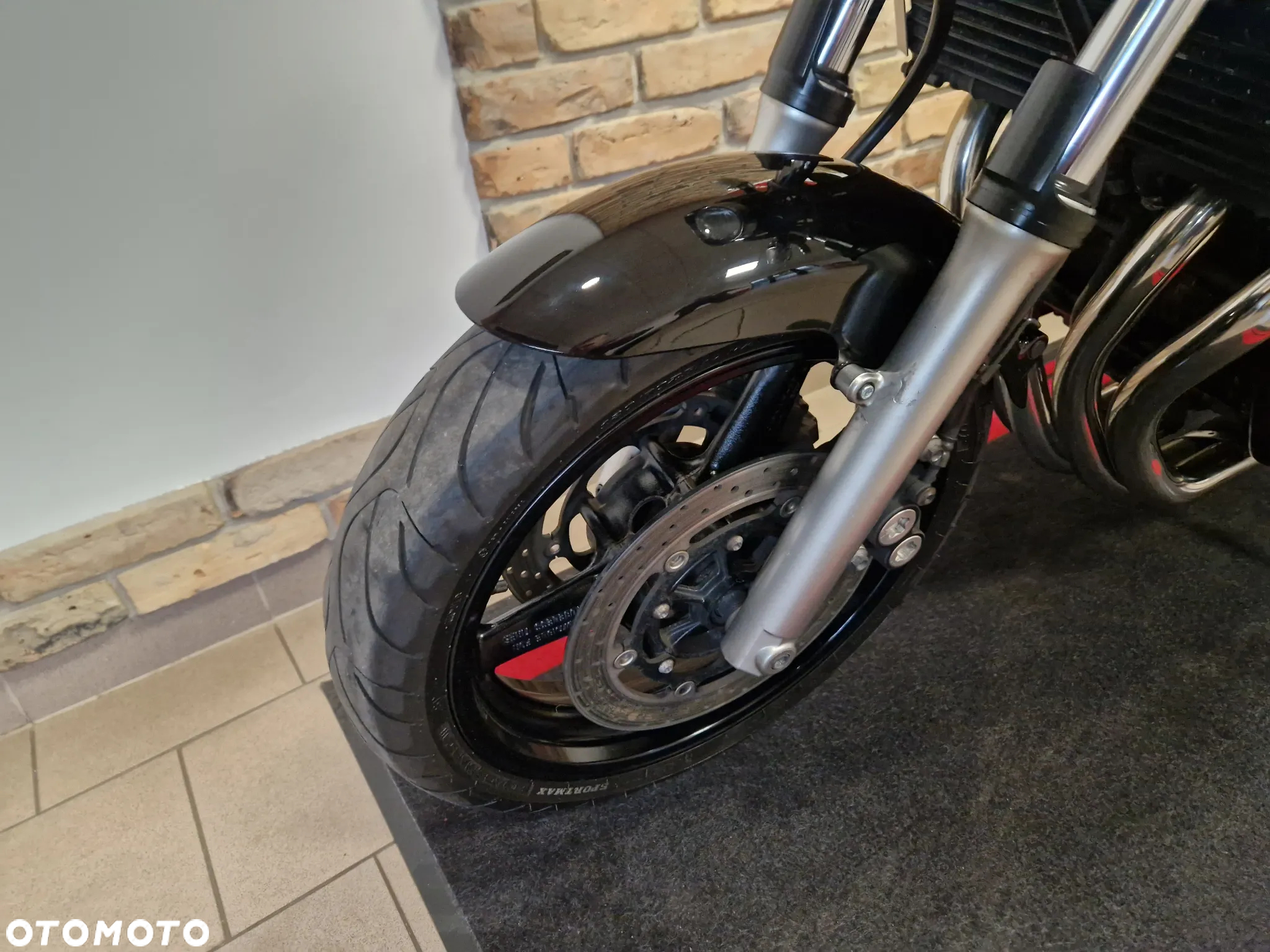 Yamaha XJR - 17