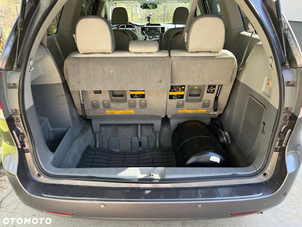 Toyota Sienna 3.5 V6 - 14