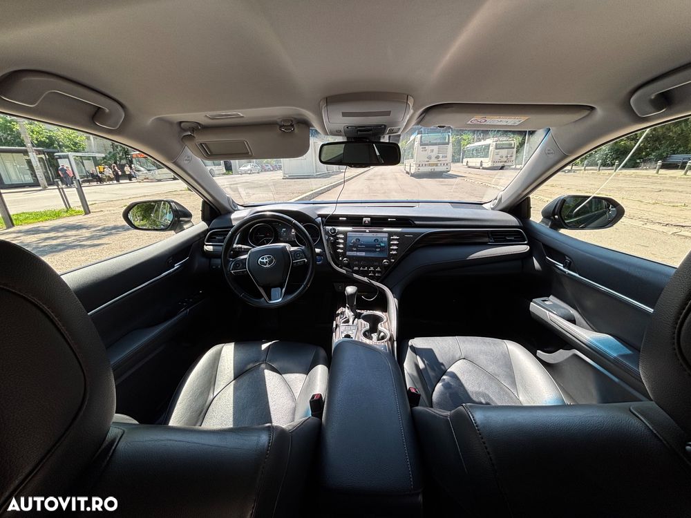 Toyota Camry Luxury - 2