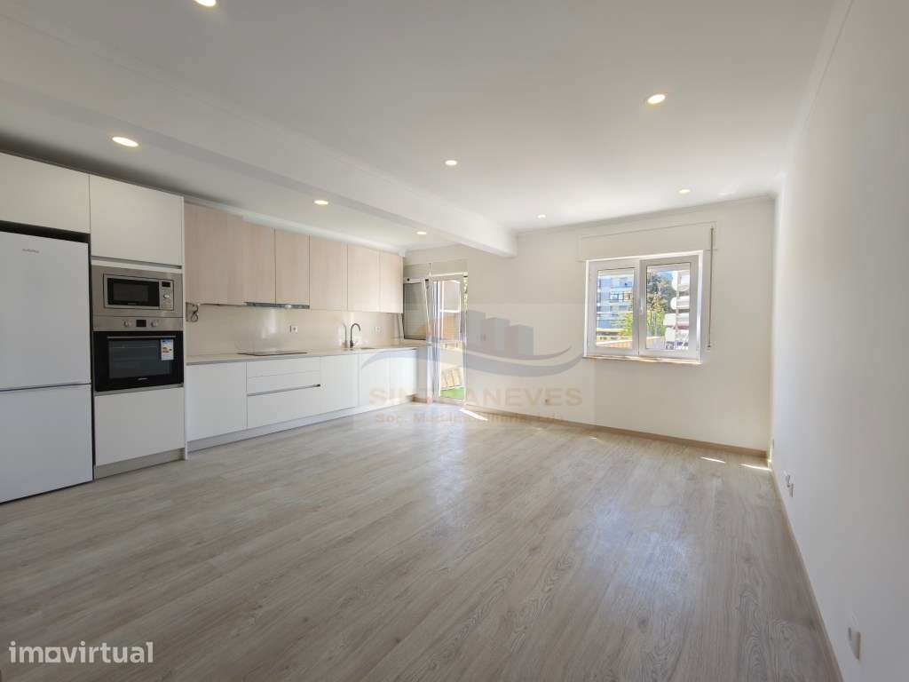 Maravilhoso T3 totalmente remodelado e com dois terraços em Massamá - Grande imagem: 2/21