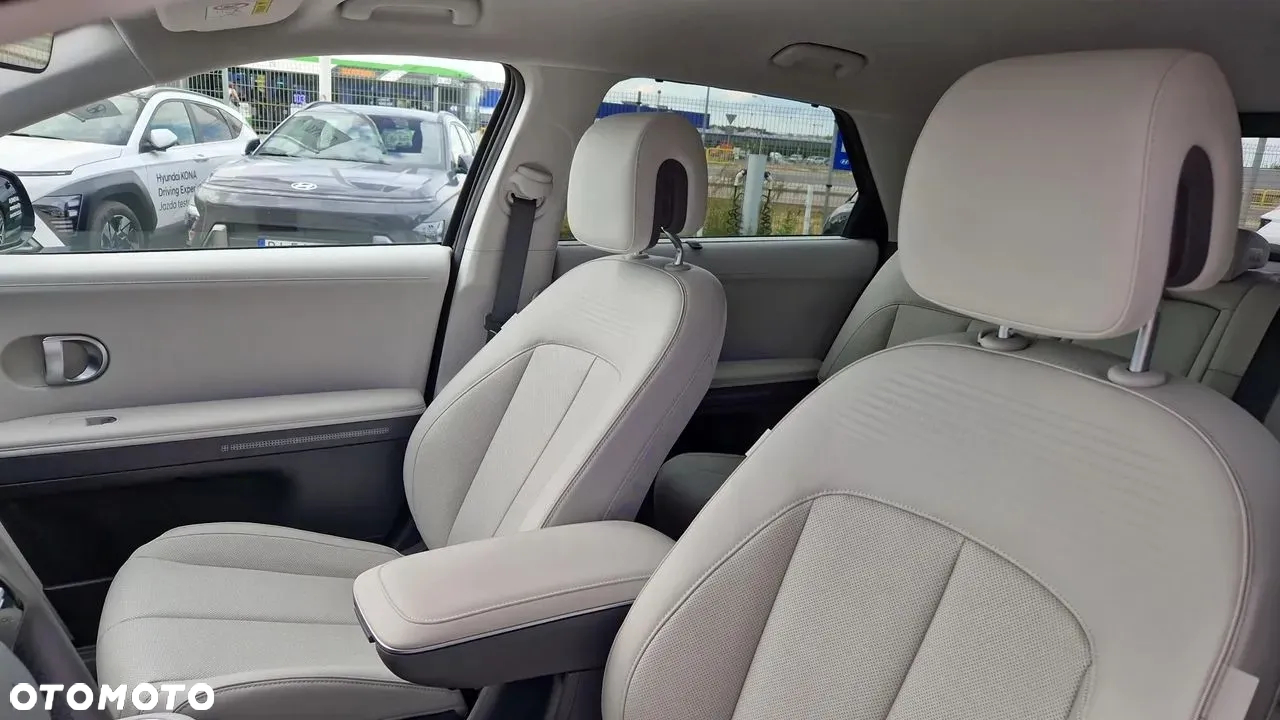 Hyundai IONIQ - 12