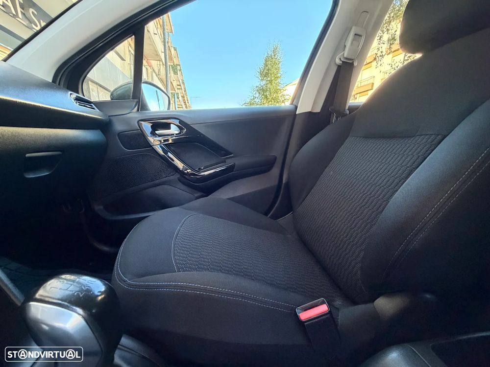 Peugeot 208 1.2 PureTech Style - 19