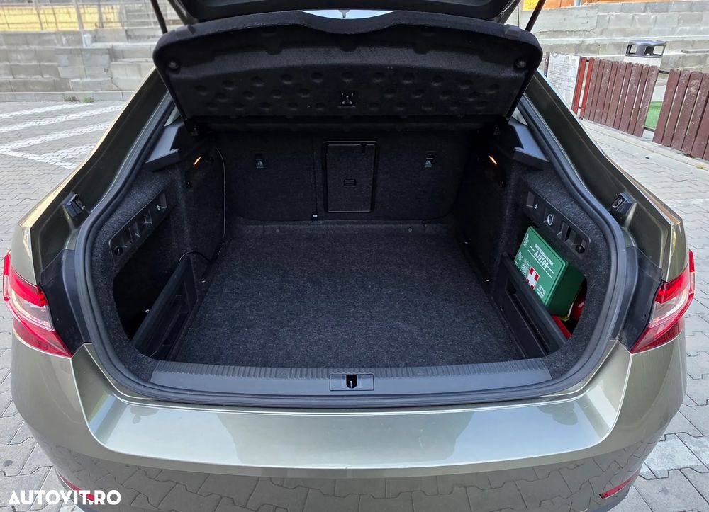 Skoda Superb 2.0 TDI Ambition - 37