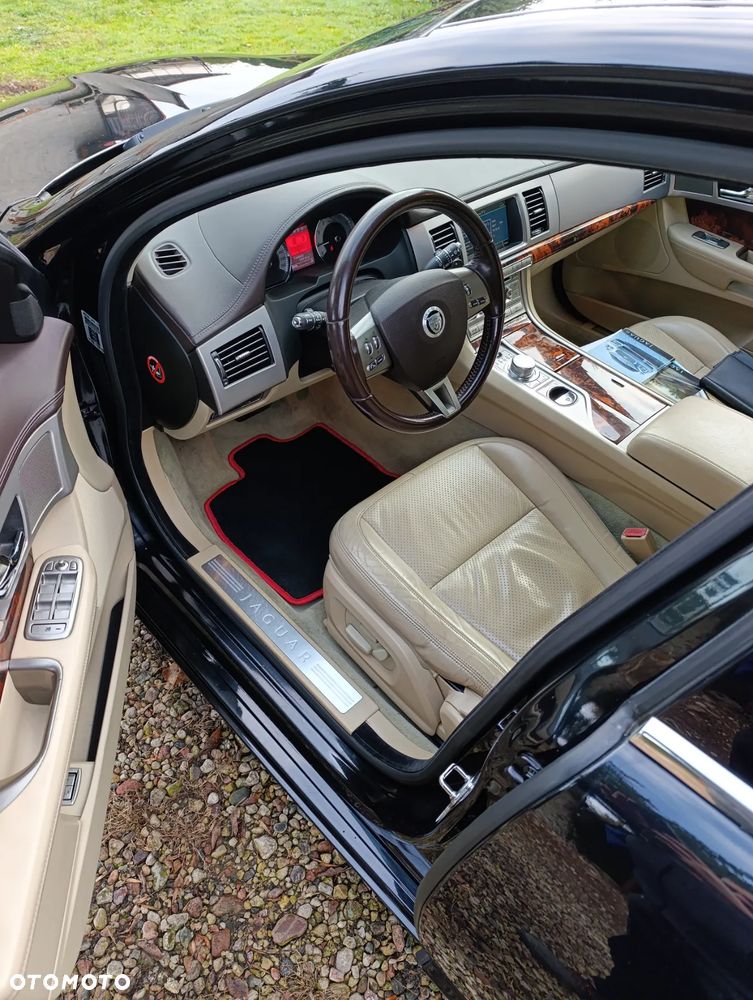 Jaguar XF 3.0 V6 Luxury - 7