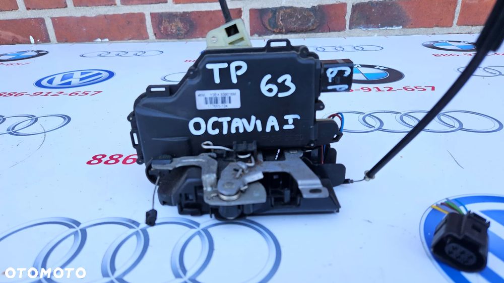 Skoda Octavia I LIFT Zamek drzwi tył prawy Zamek drzwi tylnych prawych 3B4839016M 6 PIN - 2