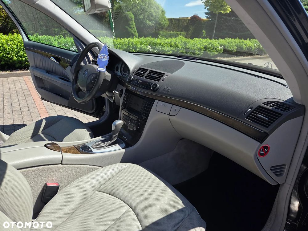 Mercedes-Benz Klasa E 500 4Matic Automatik Avantgarde - 31