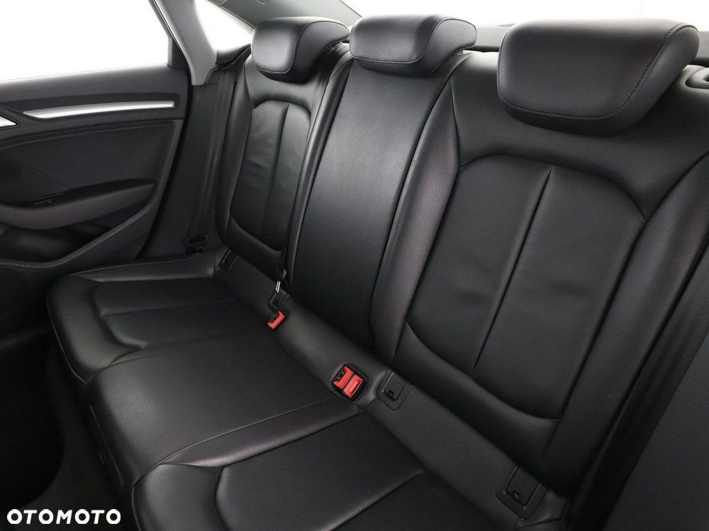 Audi A3 Limousine 30 TDI - 18