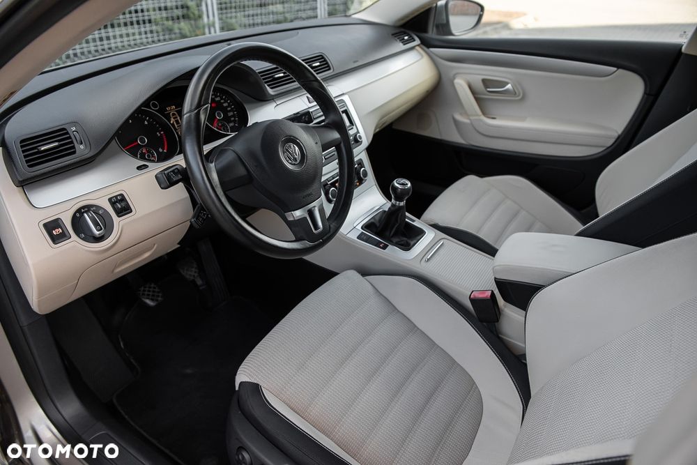 Volkswagen Passat 2.0 TDI DPF BlueMotion Technology Comfortline - 15