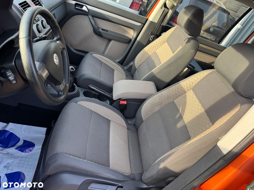 Volkswagen Touran - 24