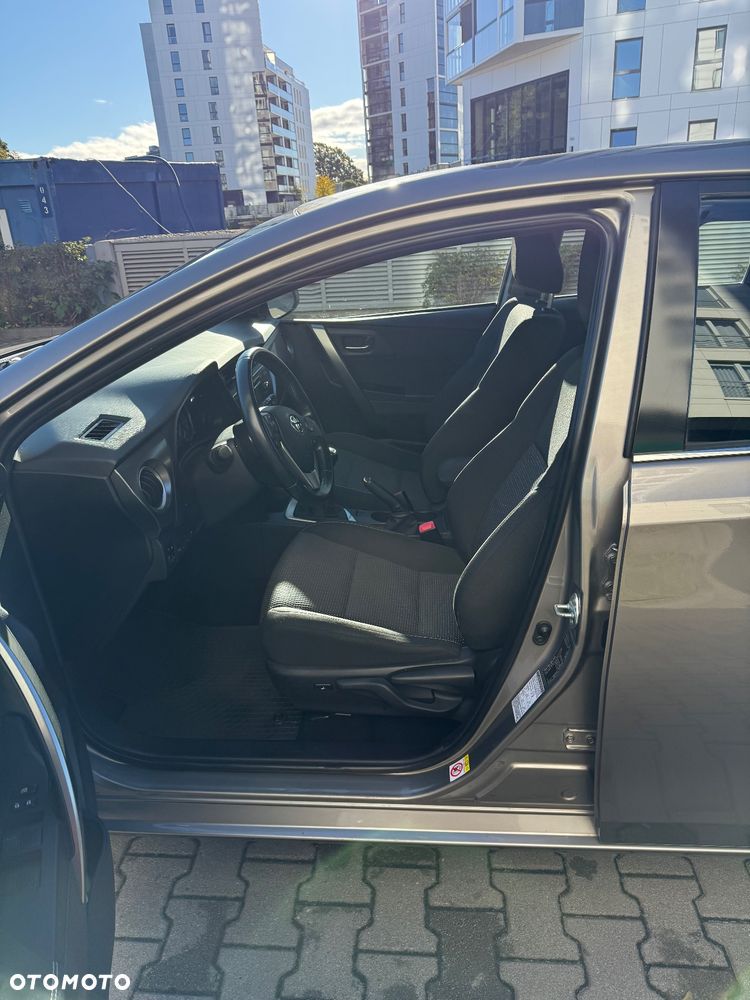 Toyota Auris 1.6 Premium - 13