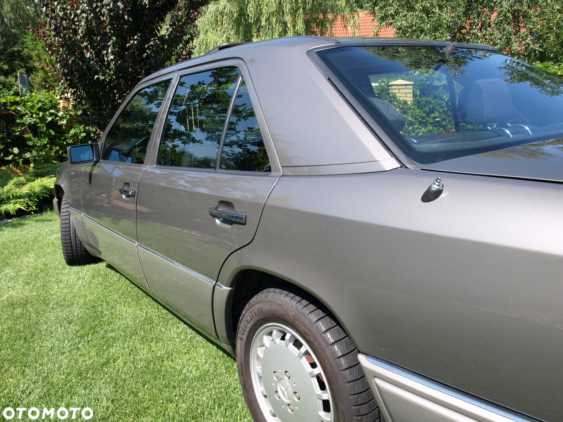 Mercedes-Benz Klasa E 300 D - 12