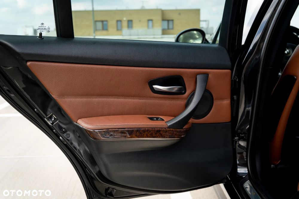 BMW Seria 3 - 35