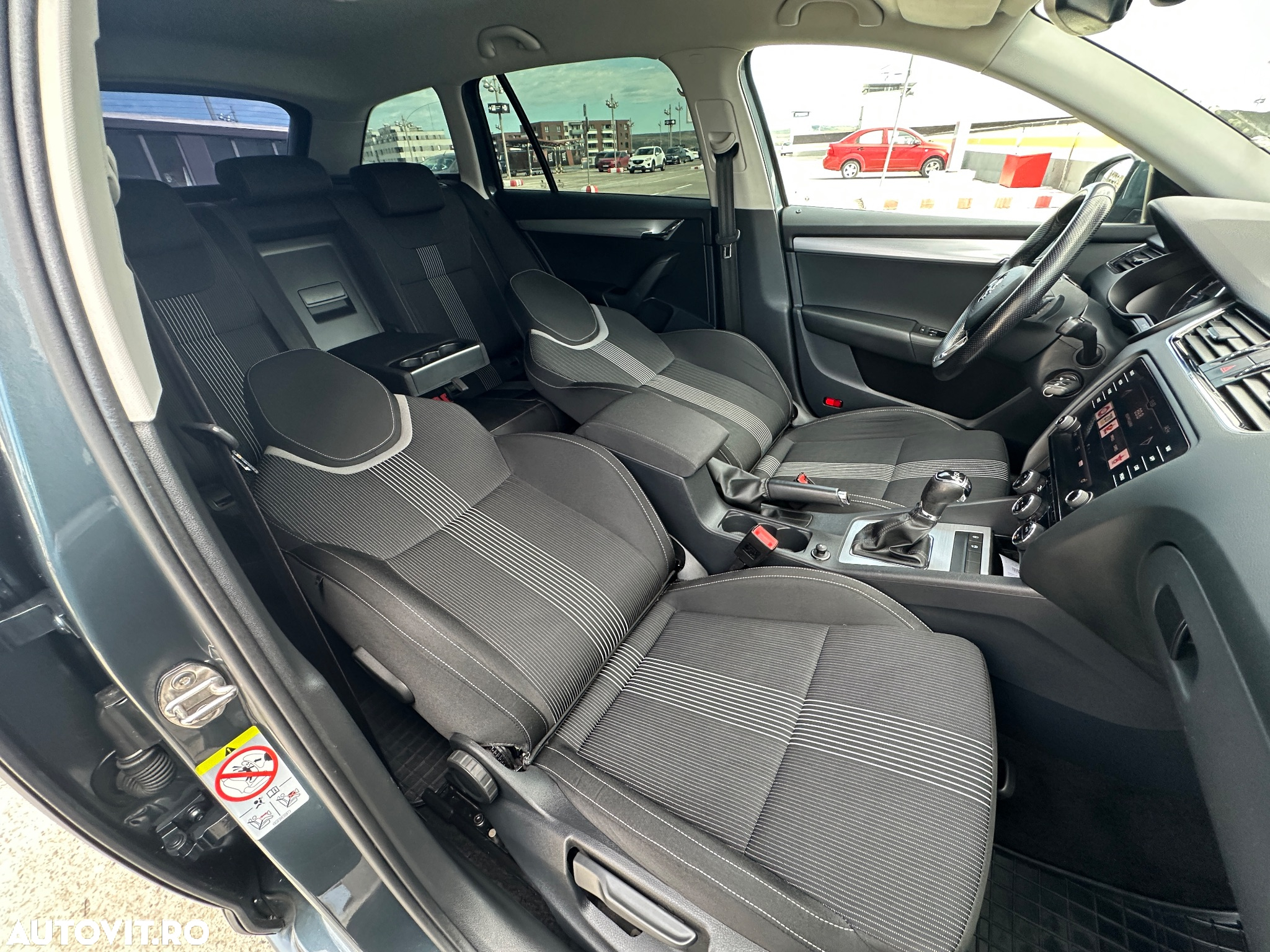 Skoda Octavia Combi Diesel 1.6 TDI DSG Style - 10