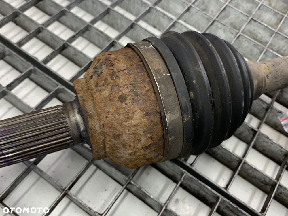 PÓŁOŚ LEWY PRZÓD  NISSAN QASHQAI / QASHQAI +2 I (J10, NJ10, JJ10E) 2006 - 2014 1.6 86 kW [117 - 4