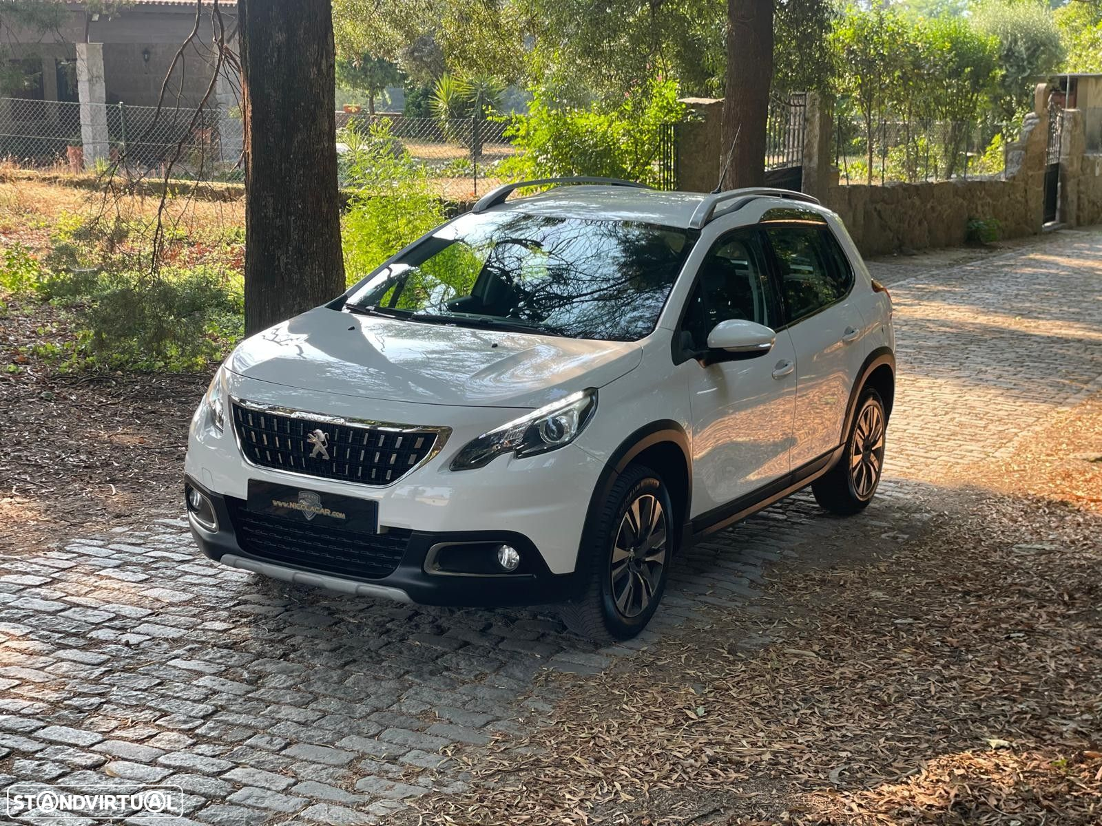 Peugeot 2008 1.2 PureTech Allure - 3