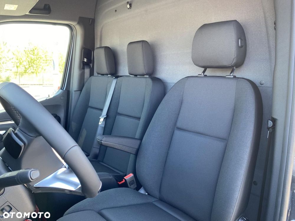 Mercedes-Benz Sprinter - 12