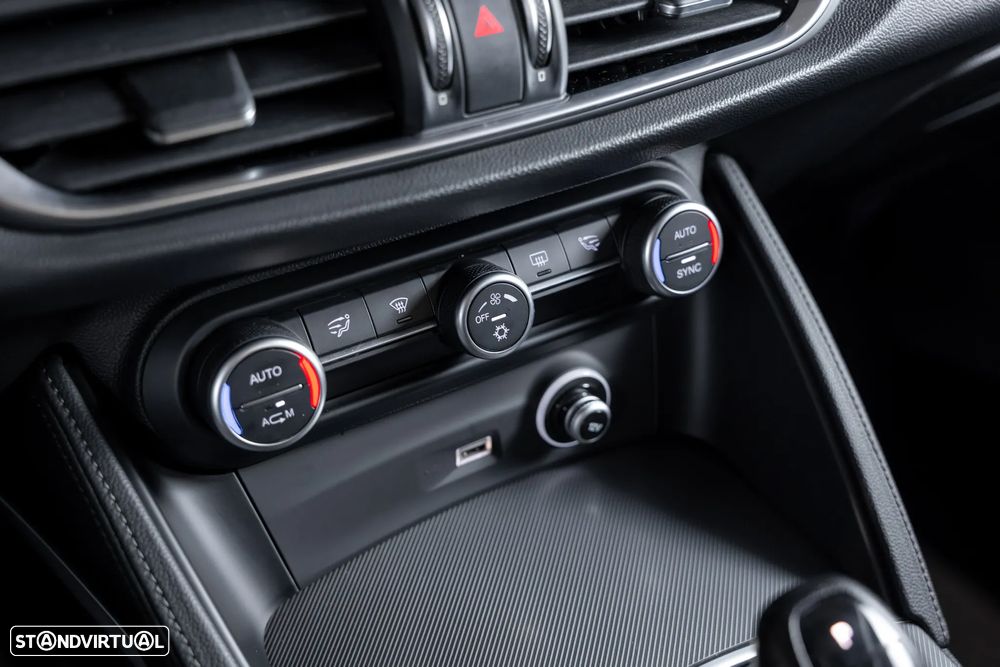 Alfa Romeo Stelvio 2.2 D Veloce Q4 AT8 - 19