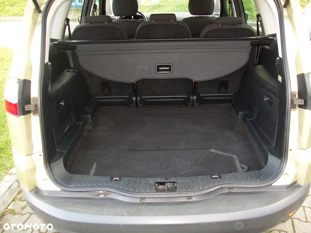 Ford S-Max - 12
