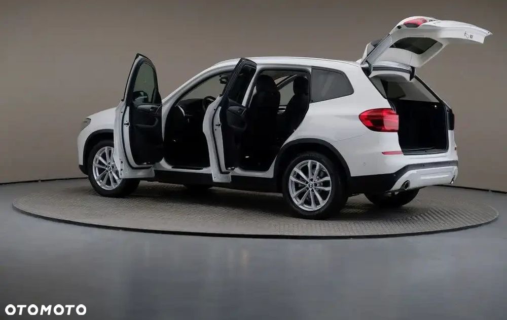BMW X3 xDrive20i Advantage - 11