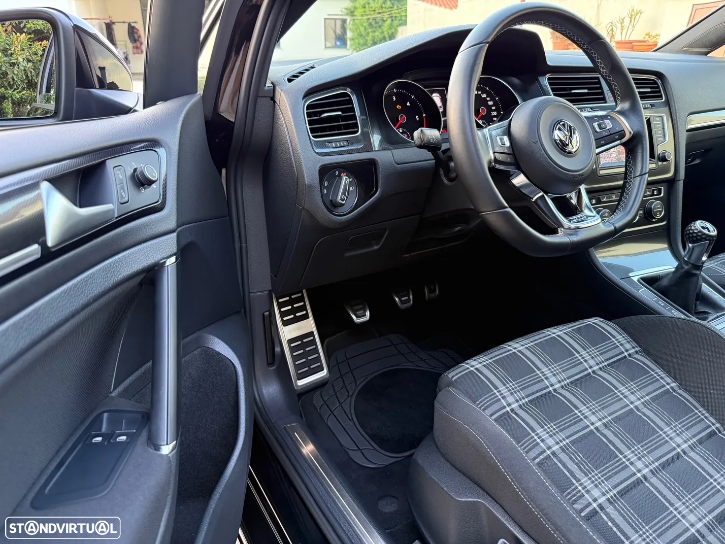 VW Golf 2.0 TDI GTD - 28