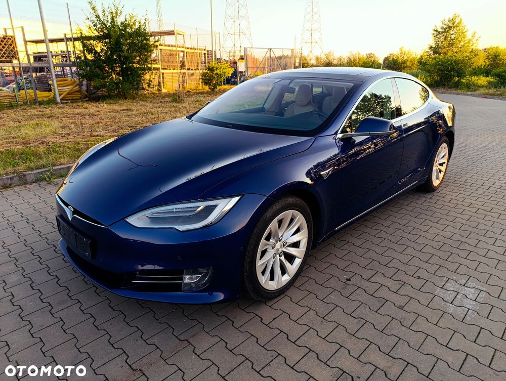 Tesla Model S - 36