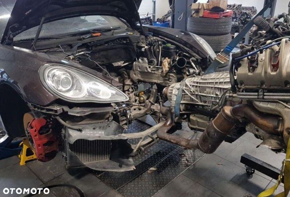 Porsche Panamera - 32