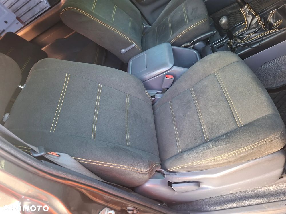 Toyota Land Cruiser KJ90 3.0 TD - 23