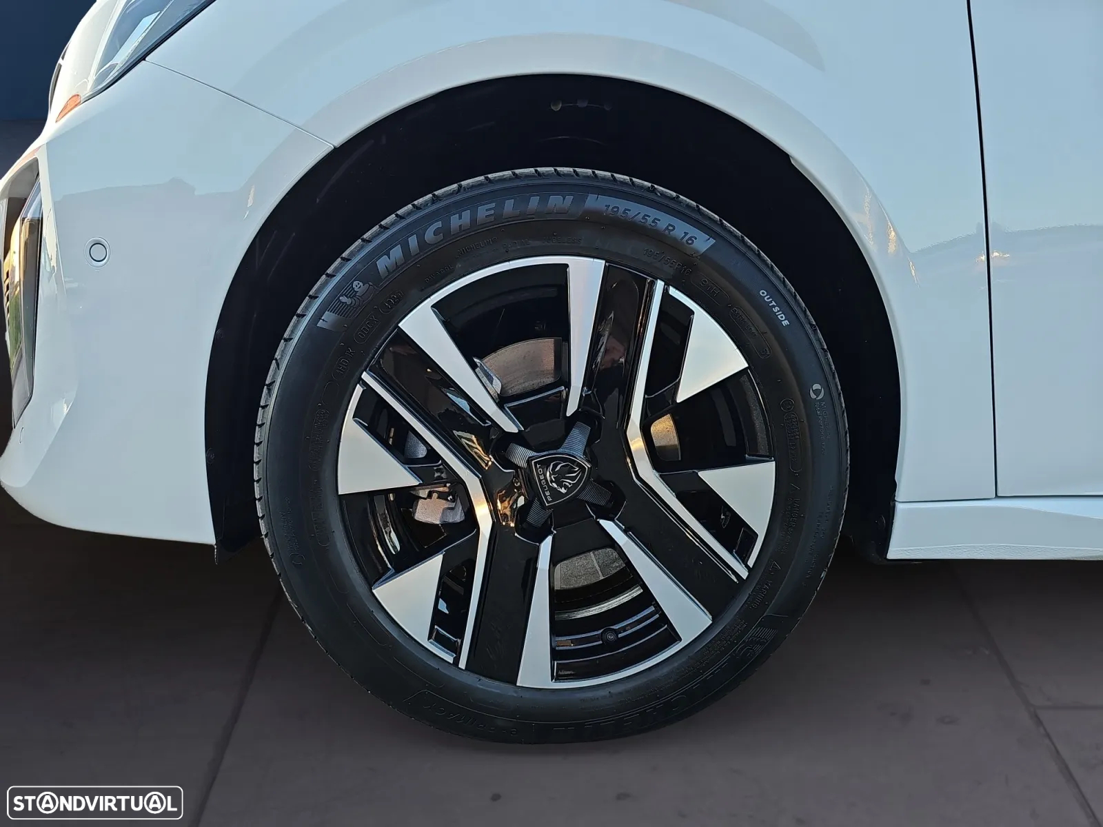 Peugeot e-208 51 kWh GT - 9