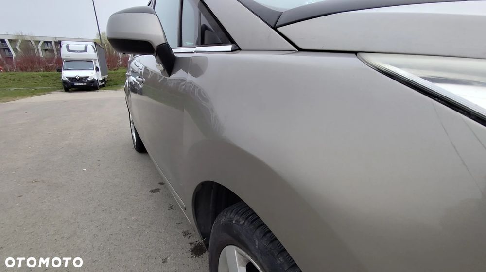 Peugeot 5008 1.6 THP Family - 19