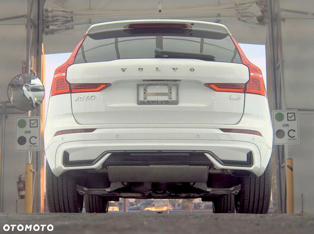 Volvo XC 60 T8 AWD Plug-In Hybrid R-Design - 11