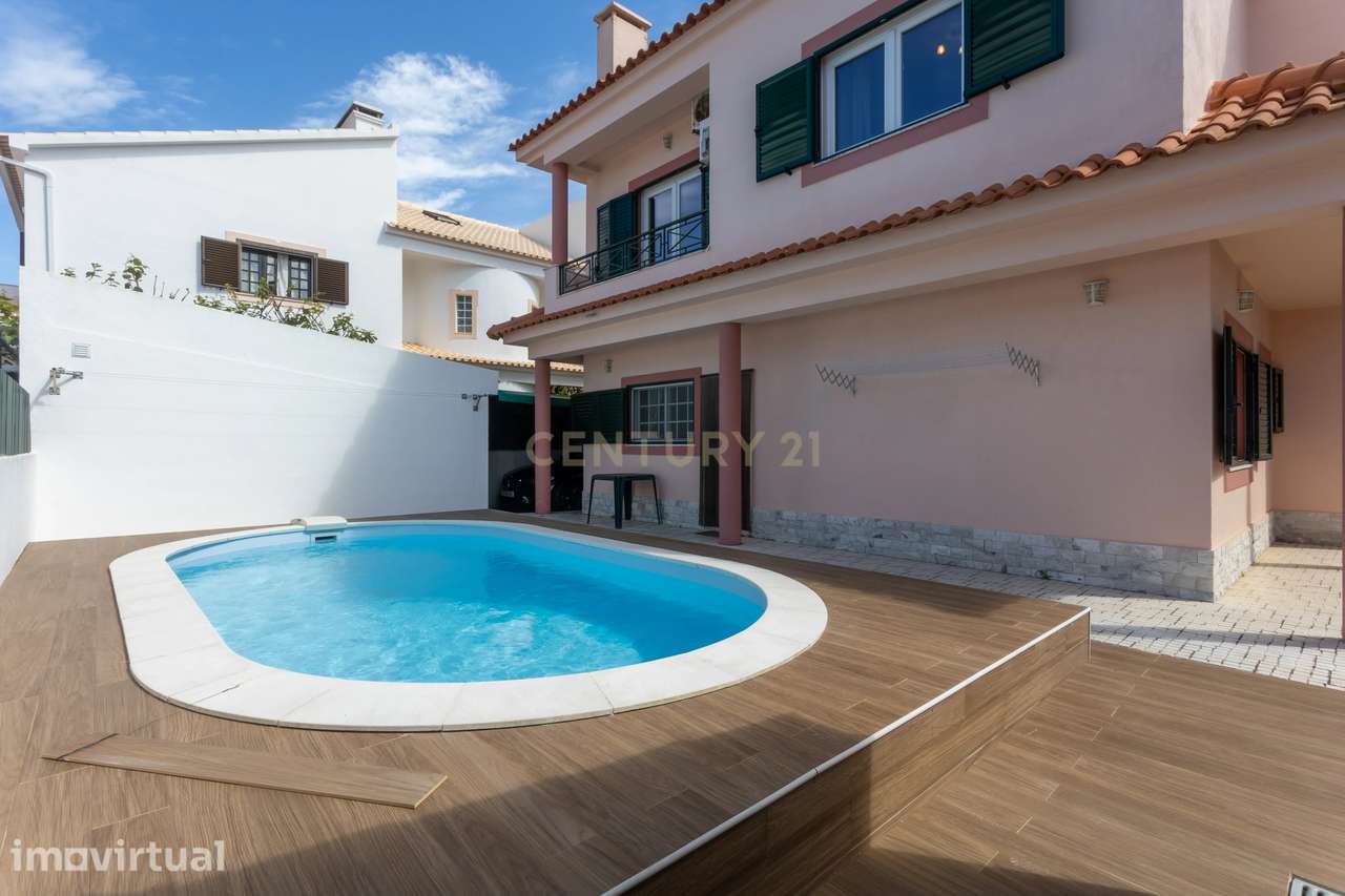 Moradia T5 com Piscina em Localização Central e Tranquila na Aroeira - Grande imagem: 4/35
