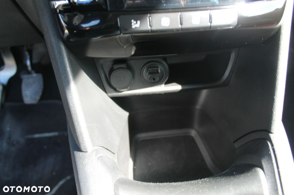 Peugeot 208 - 18