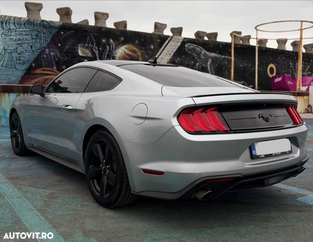 Ford Mustang - 8