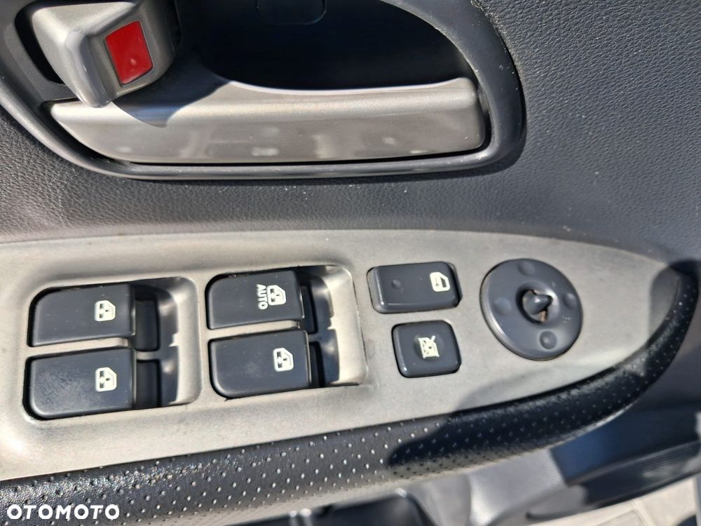 Kia Carens - 12