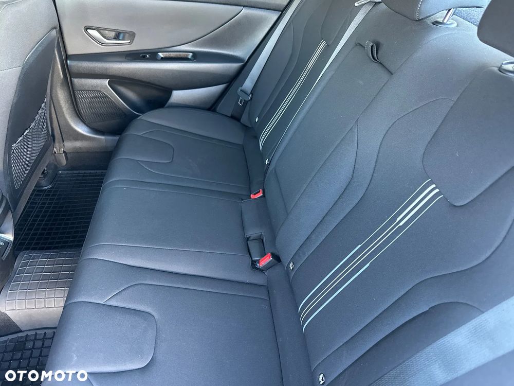 Hyundai Elantra 1.6 Smart CVT - 23