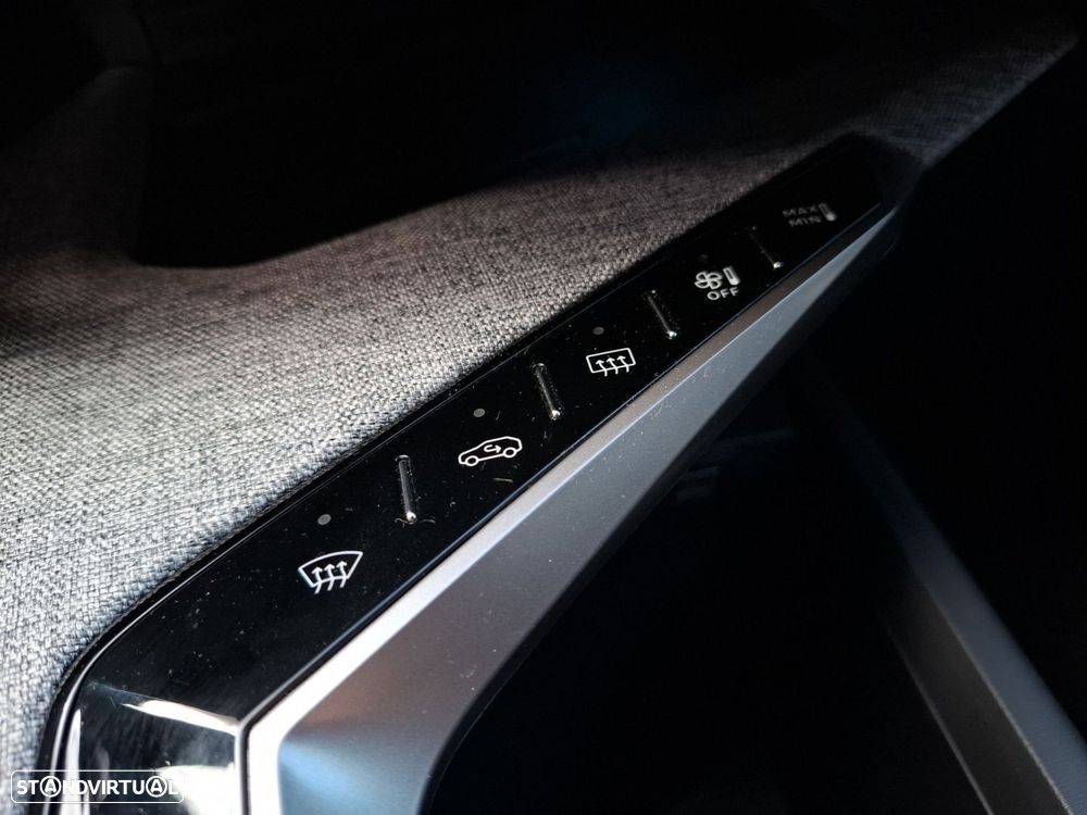 Peugeot 3008 1.2 Hybrid Allure e-DCS6 - 24