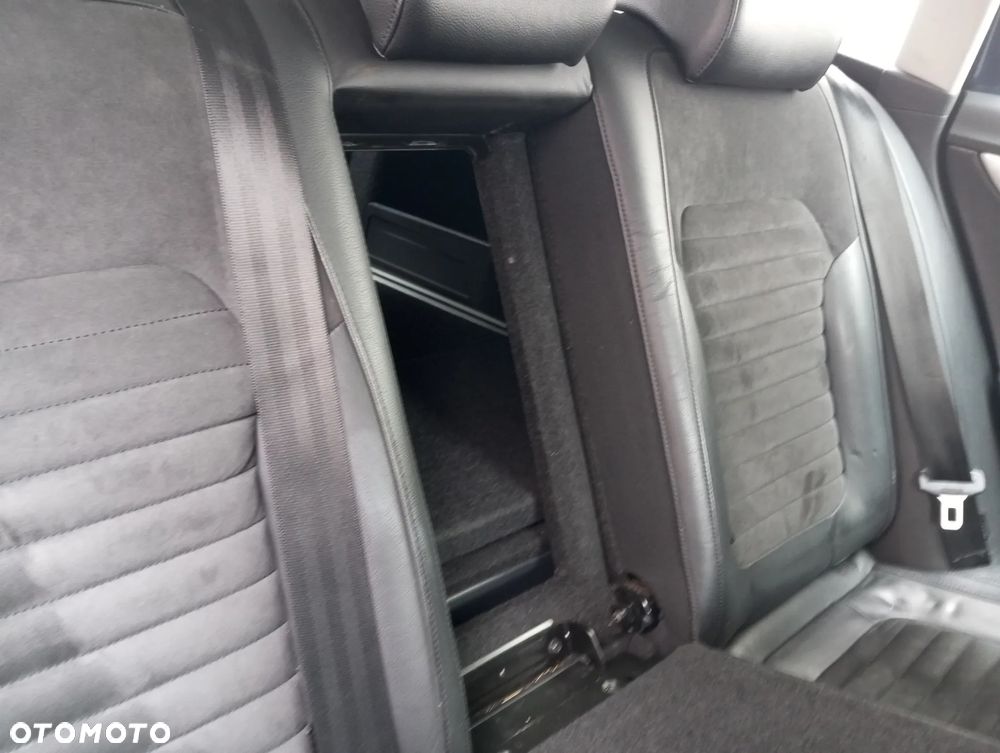 Volkswagen Passat Variant 2.0 TDI 4Mot Highline DSG - 26