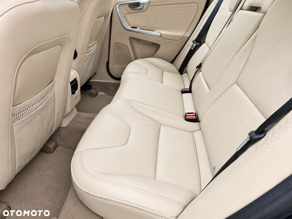 Volvo XC 60 D4 RDesign - 15