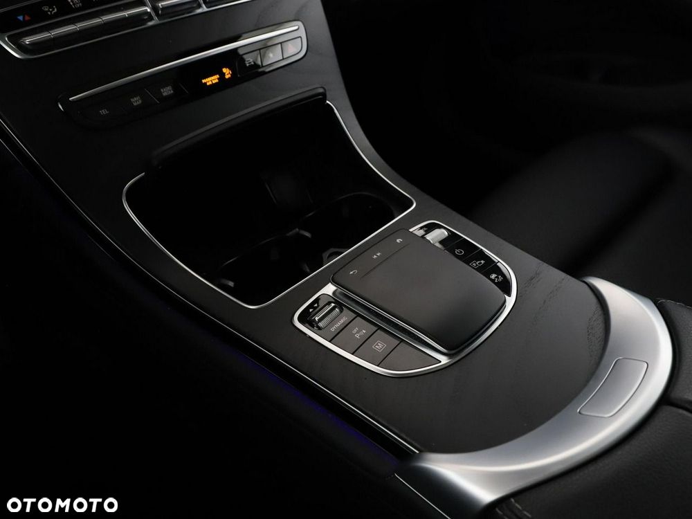 Mercedes-Benz GLC 300 de 4Matic 9G-TRONIC AMG Line - 32