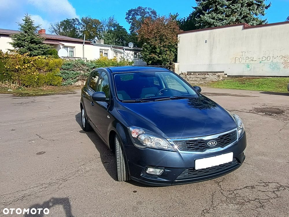 Kia Ceed - 11