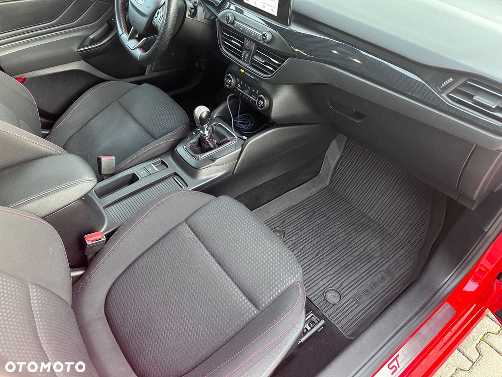 Ford Focus 1.5 EcoBoost ST-Line - 14