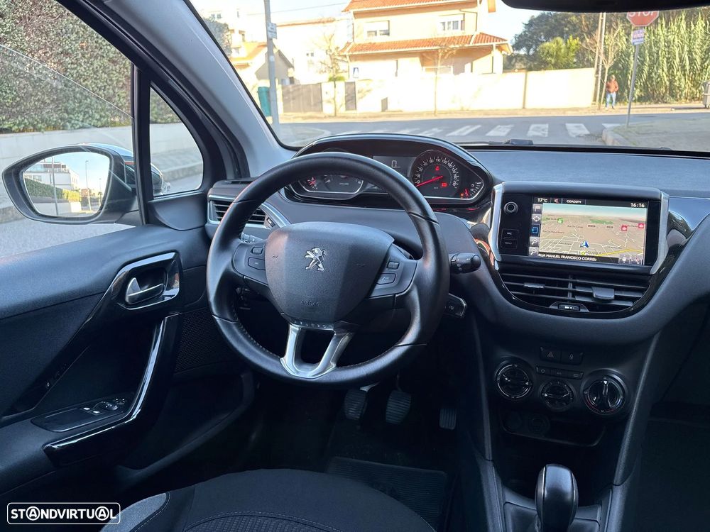 Peugeot 208 1.4 HDi SE Style - 12