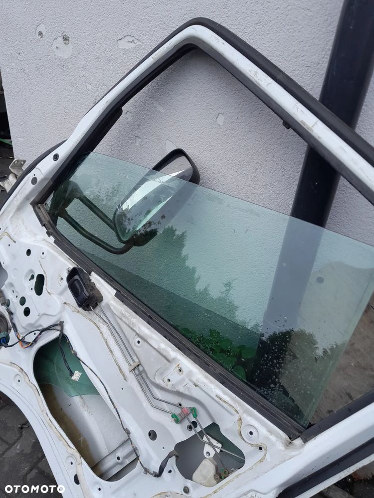 Szyba prawa Renault Maxity 08r - 1