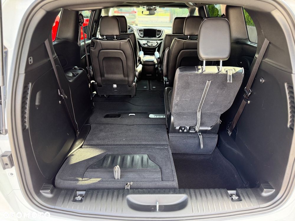 Chrysler Pacifica - 26