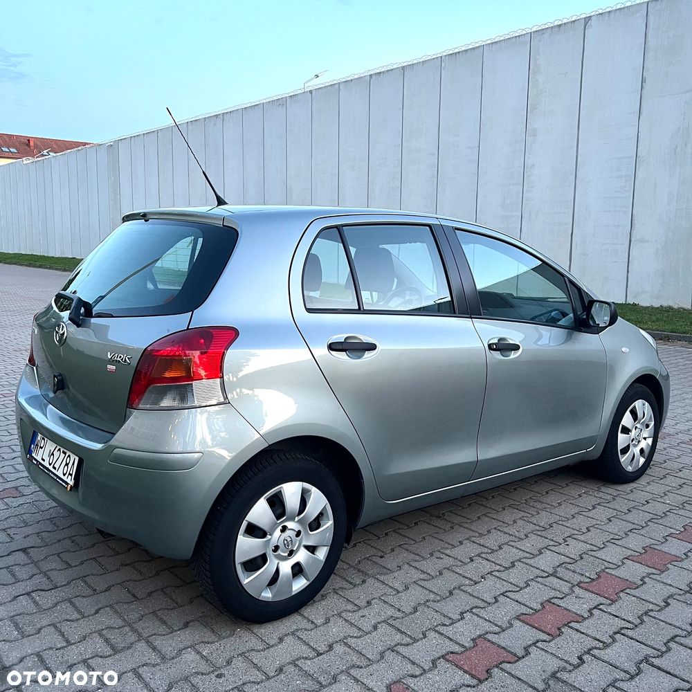 Toyota Yaris 1.33 Luna - 4