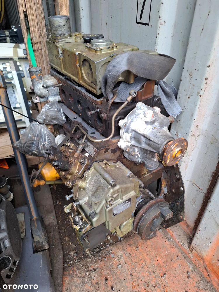 Silnik 3 cylindrowy  perkins cat - 3